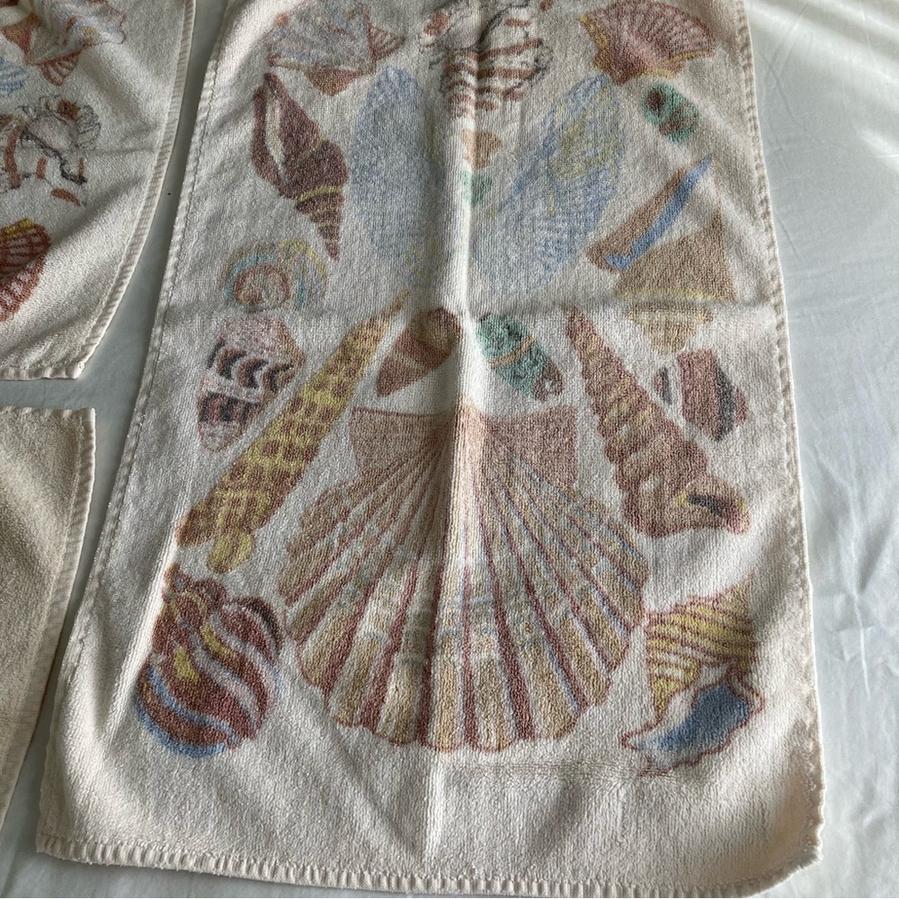 Vintage Martex Seashell towels by Gloria Vanderbilt set of 3 - Picture 6 of 8
